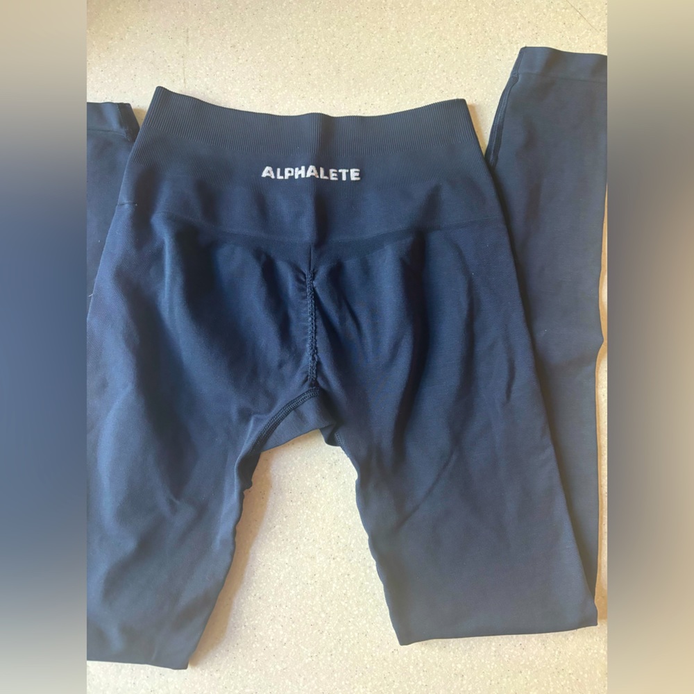 Alphalete leggings with butt scrunch and full length!